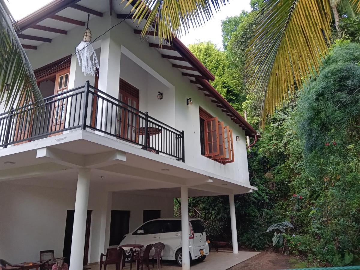 Jungle Village Homestay Pinnawala  Exterior photo