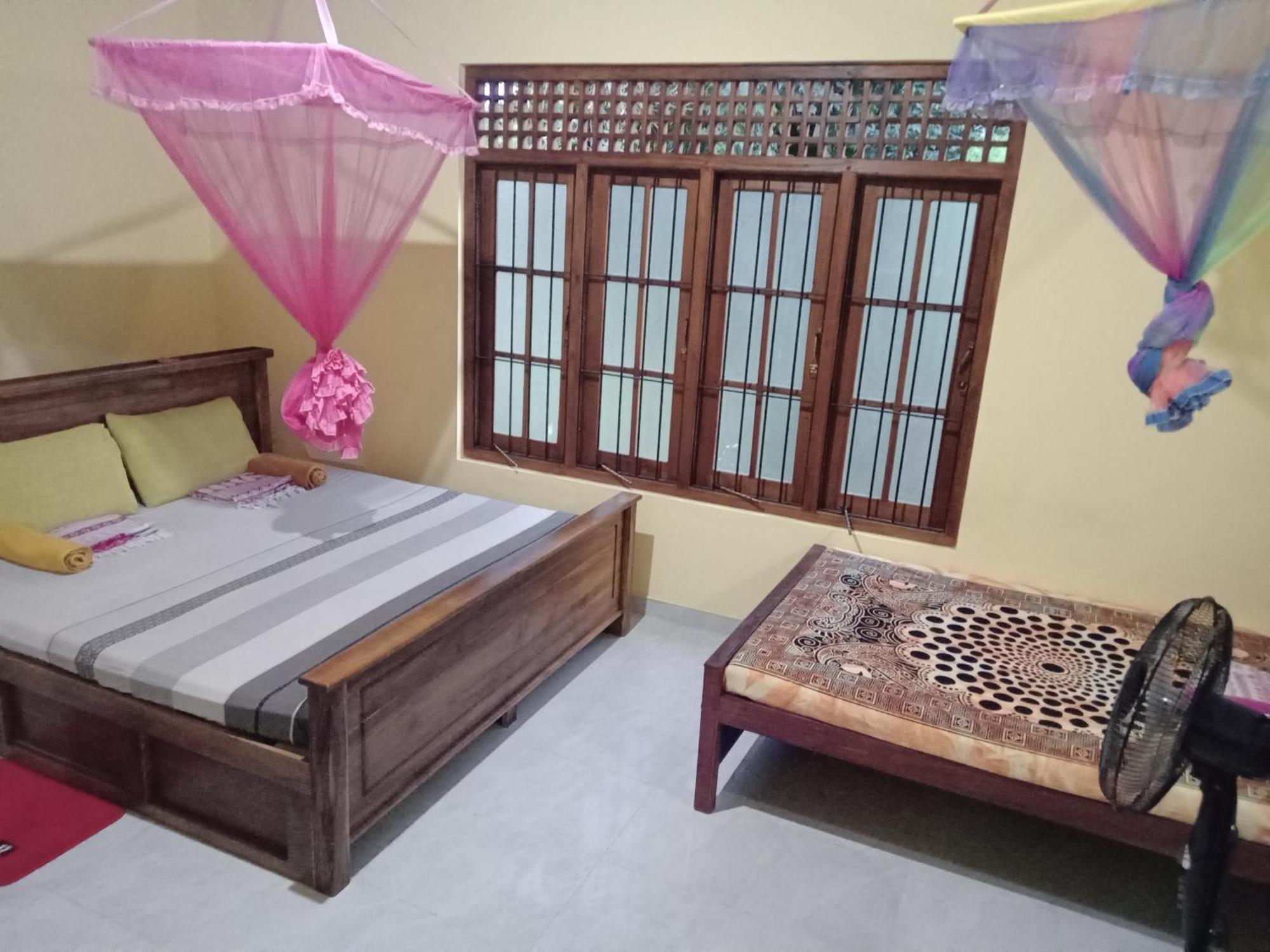 Jungle Village Homestay Pinnawala  Room photo